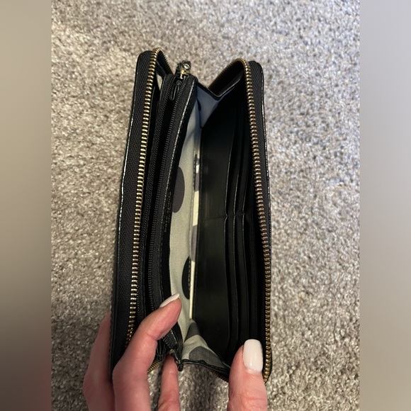 Kate Spade Zip Around Wallet ♠️ - Picture 5 of 8